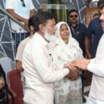 डिस्को में डांस कर रही थी लड़की, तभी खुलेआम वीडियो बनाने लगे अंकल!